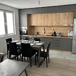 Big House With Swimming Pool Apartman *