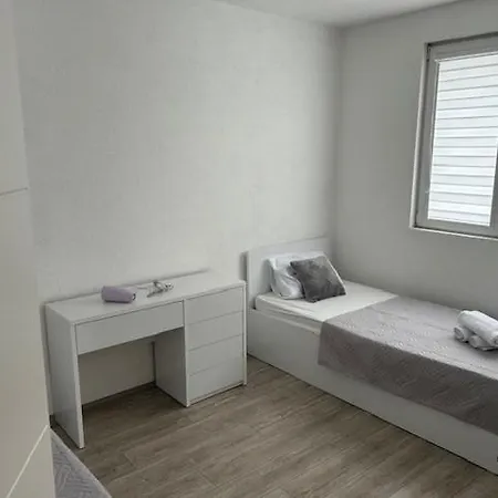 דירה Big House With Swimming Pool *