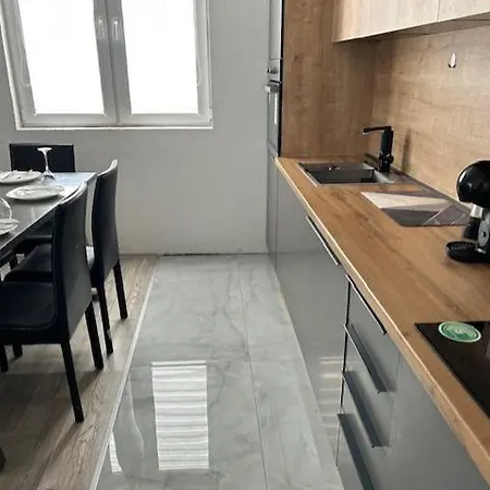 דירה Big House With Swimming Pool