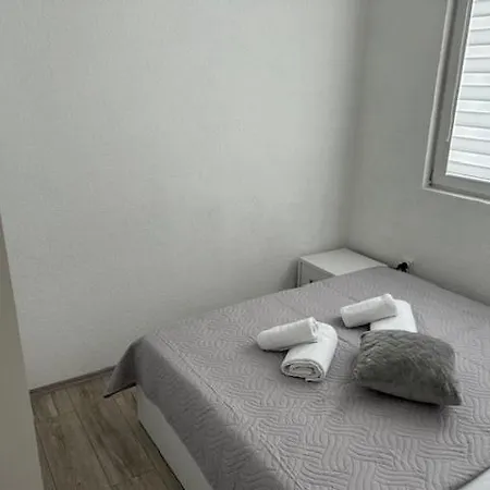 Big House With Swimming Pool Skopje