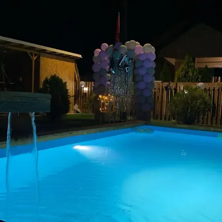 Big House With Swimming Pool Διαμέρισμα