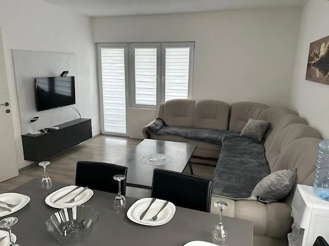 Big House With Swimming Pool Appartement Skopje