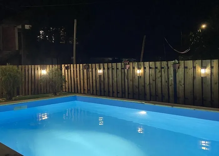 Big House With Swimming Pool Skopje