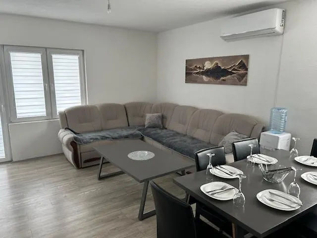 Big House With Swimming Pool * Σκόπια