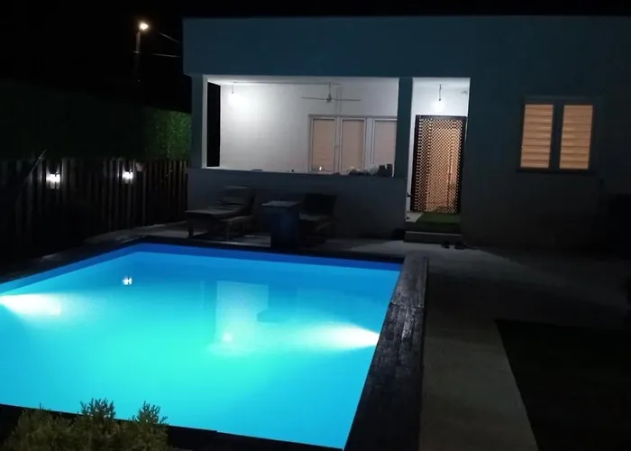 Big House With Swimming Pool Διαμέρισμα *