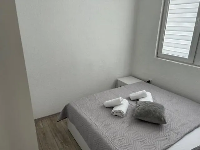 Big House With Swimming Pool Skopje