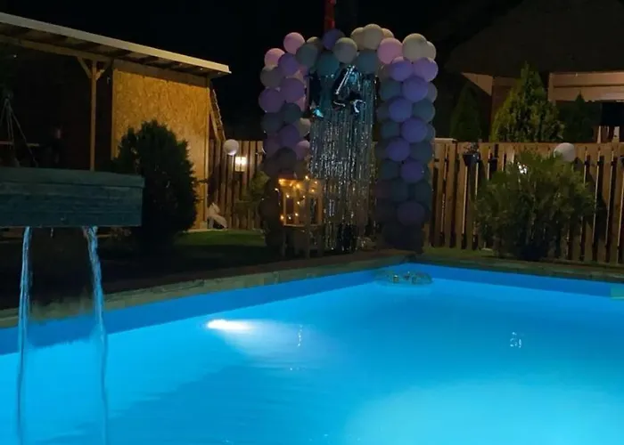 Big House With Swimming Pool Διαμέρισμα