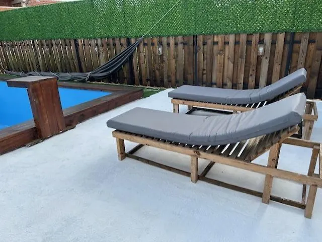 Big House With Swimming Pool Διαμέρισμα *